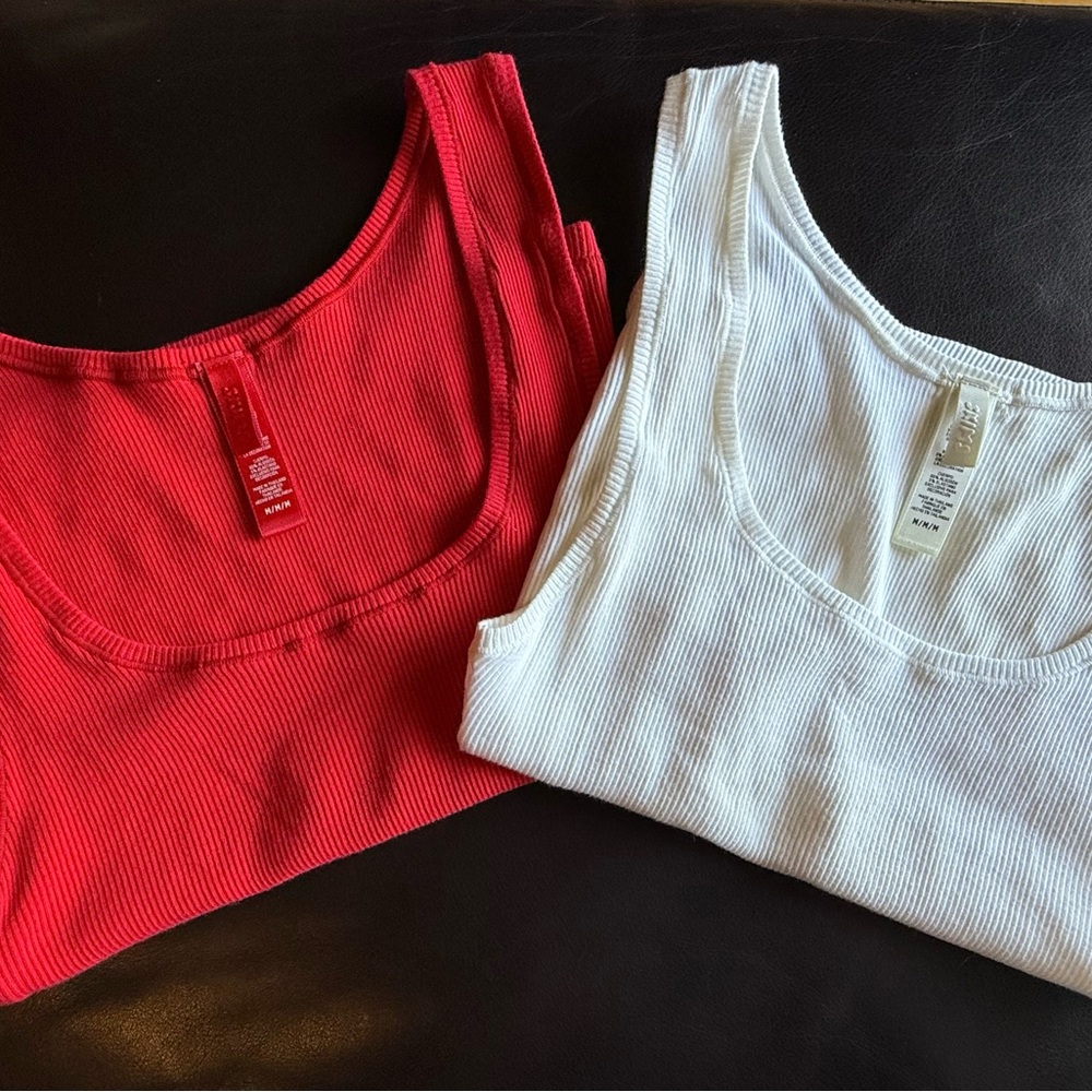 ❤️🤍SKIMS White and Red Ribbed Tank Tops (set of two)🤍❤️
